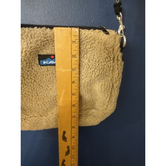 Kavu "So Fleecy" Crossbody Brown Fuzzy Sherpa Soft Purse Bag Pocket Carryall - Picture 3 of 7